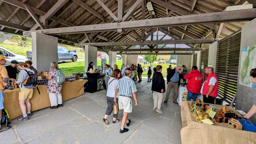 Marché du terroir au Col de la Schlucht : produits locaux, animations, découvertes et ambiance conviviale tous les mardis de l’été jusqu'au 26 août 2025